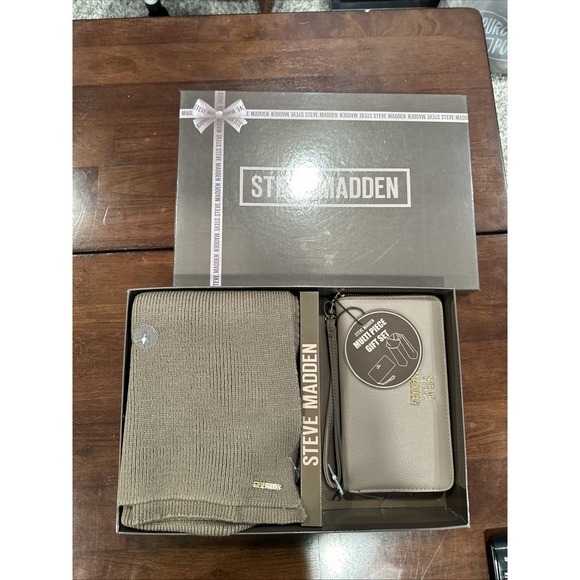 Steve Madden Multi Piece Gift Set Zip‎ Around Wallet,knit Scarf Timeless Taupe - Picture 1 of 4